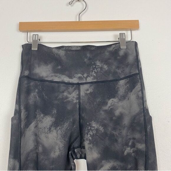 Athleta Ultimate Stash Pocket Printed Capri M - Picture 7 of 10